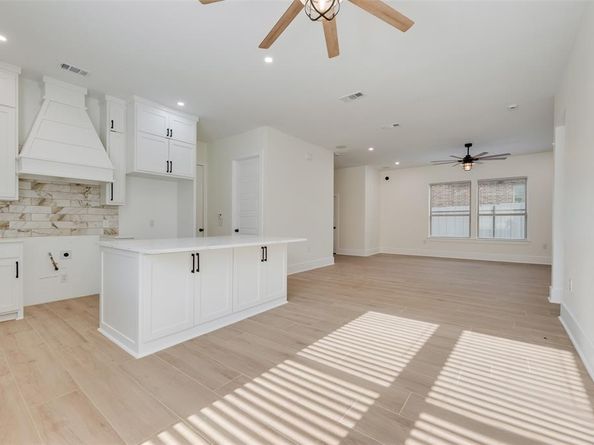 1206  Vermont Avenue , Dallas Texas 75216