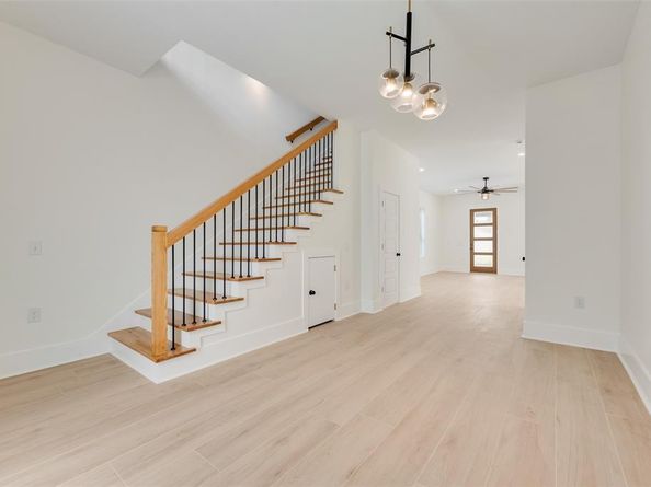 1206  Vermont Avenue , Dallas Texas 75216