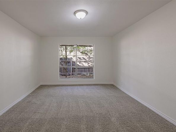 5055  Ridglea Lane  1105, Fort Worth Texas 76116
