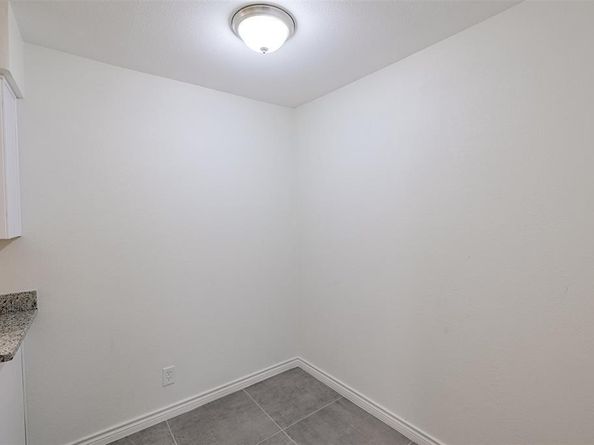 5055  Ridglea Lane  1105, Fort Worth Texas 76116