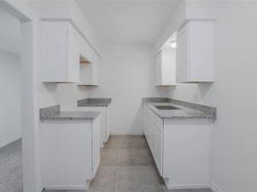 5055  Ridglea Lane  1105, Fort Worth Texas 76116