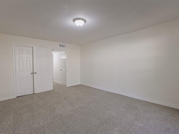 5055  Ridglea Lane  1105, Fort Worth Texas 76116
