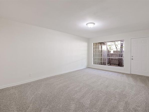 5055  Ridglea Lane  1105, Fort Worth Texas 76116