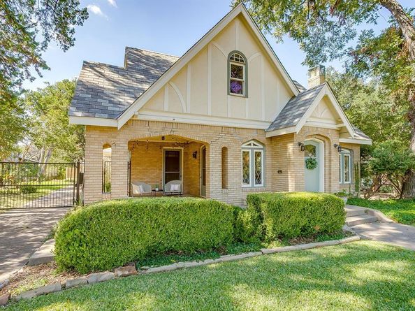 3000  6th Avenue , Fort Worth Texas 76110