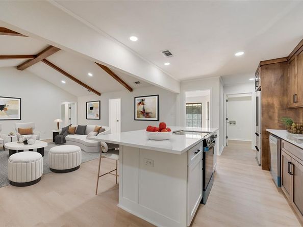 5813  Yacht Club Drive , Rockwall Texas 75032