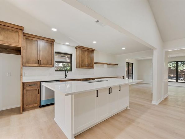 5813  Yacht Club Drive , Rockwall Texas 75032