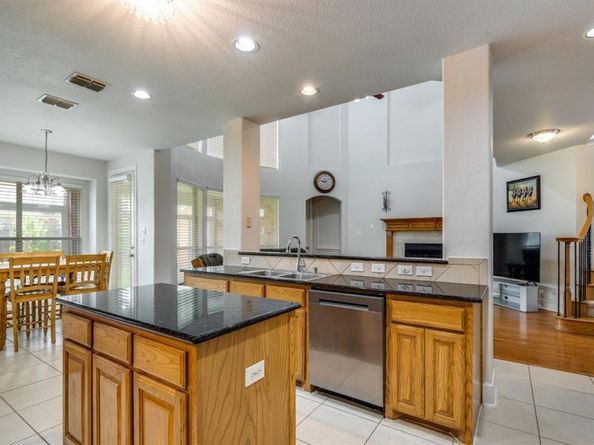 10327  Offshore Drive , Irving Texas 75063