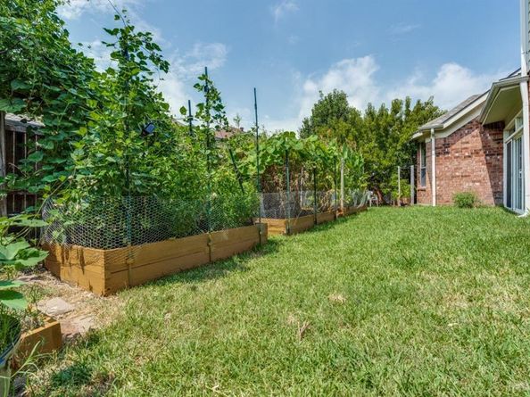 10327  Offshore Drive , Irving Texas 75063