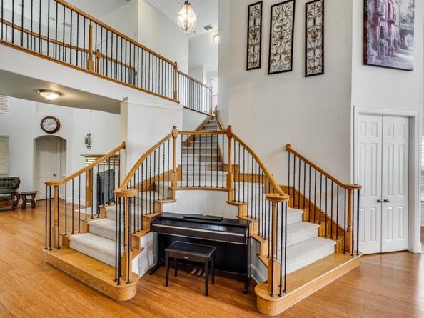 10327  Offshore Drive , Irving Texas 75063