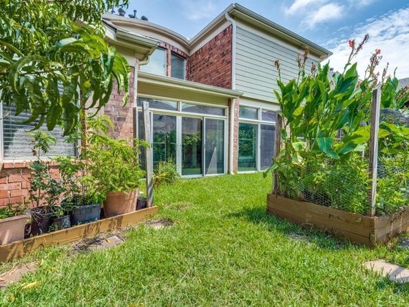 10327  Offshore Drive , Irving Texas 75063