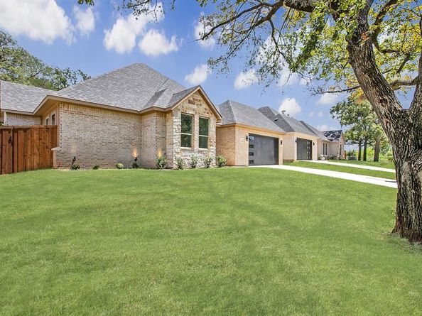 707  Ross Trail , Arlington Texas 76012