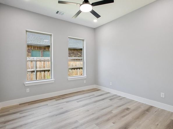 707  Ross Trail , Arlington Texas 76012