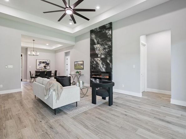 707  Ross Trail , Arlington Texas 76012