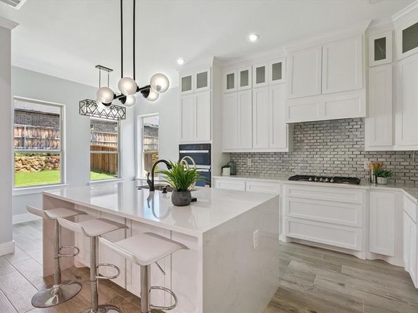 707  Ross Trail , Arlington Texas 76012