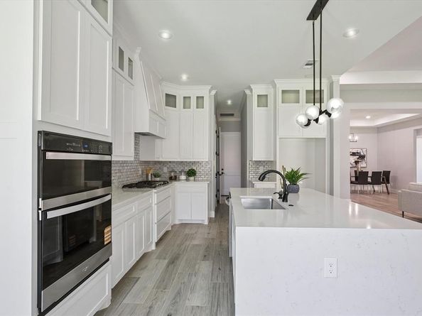 707  Ross Trail , Arlington Texas 76012