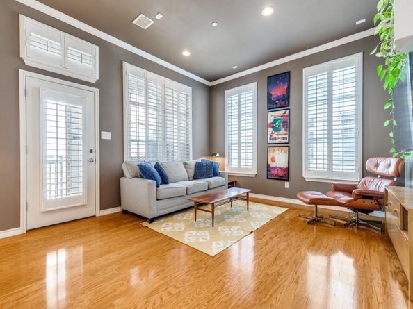 15741  Seabolt   28, Addison Texas 75001
