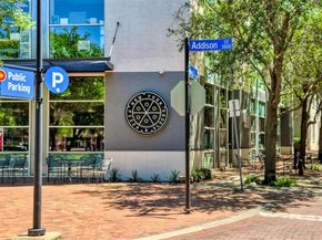 15741  Seabolt   28, Addison Texas 75001