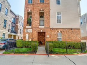 15741  Seabolt   28, Addison Texas 75001