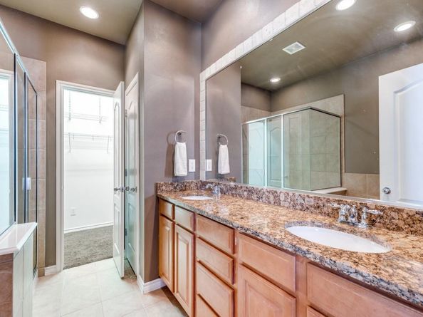 15741  Seabolt   28, Addison Texas 75001