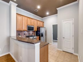 15741  Seabolt   28, Addison Texas 75001