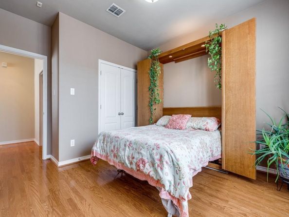 15741  Seabolt   28, Addison Texas 75001