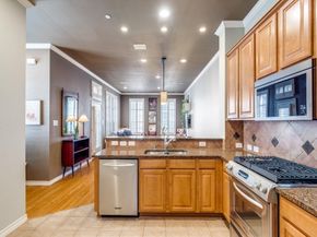 15741  Seabolt   28, Addison Texas 75001