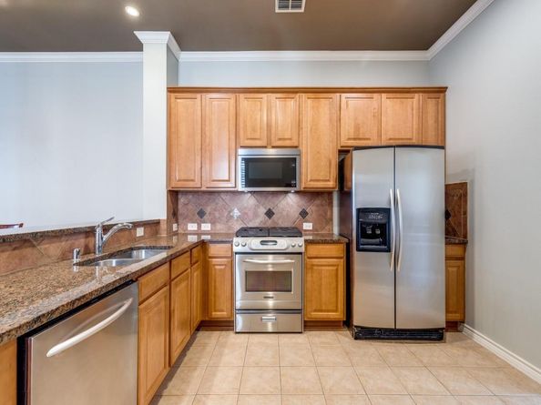 15741  Seabolt   28, Addison Texas 75001