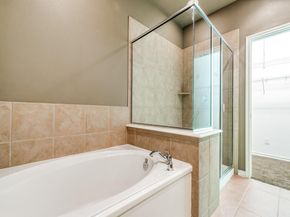 15741  Seabolt   28, Addison Texas 75001