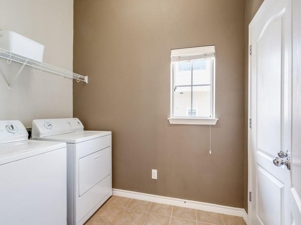 15741  Seabolt   28, Addison Texas 75001