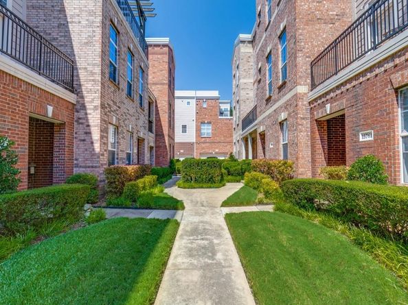 15741  Seabolt   28, Addison Texas 75001