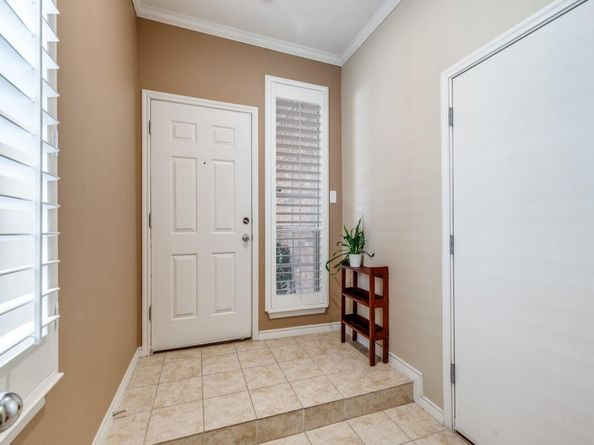 15741  Seabolt   28, Addison Texas 75001