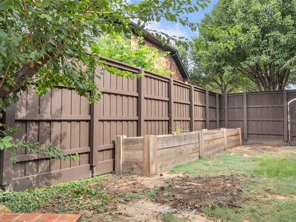 1101  Knightsbridge Drive , Frisco Texas 75036