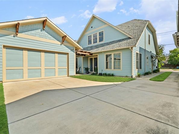 609 E Wall Street , Grapevine Texas 76051