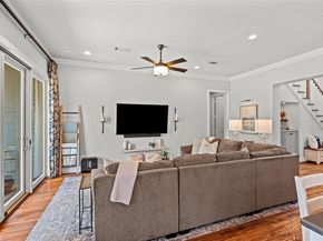 609 E Wall Street , Grapevine Texas 76051