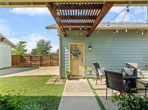609 E Wall Street , Grapevine Texas 76051