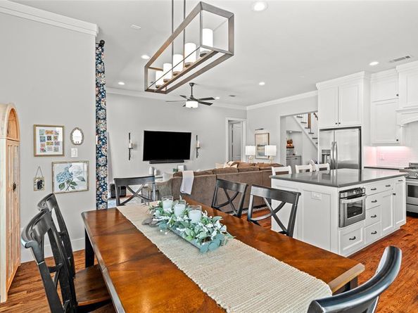609 E Wall Street , Grapevine Texas 76051