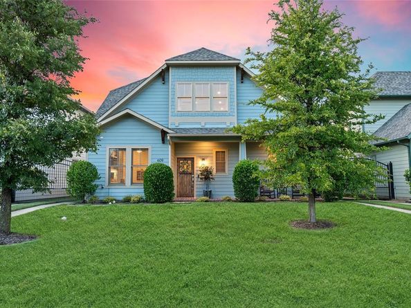 609 E Wall Street , Grapevine Texas 76051