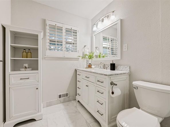 6848  Town North Drive , Dallas Texas 75231