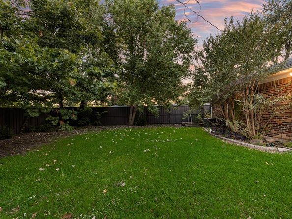 6848  Town North Drive , Dallas Texas 75231