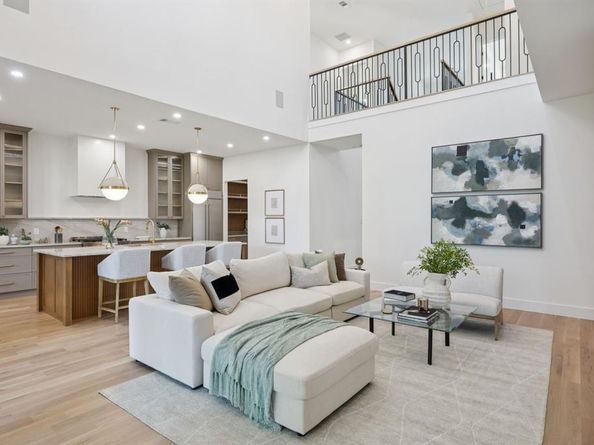 8922  San Benito Way , Dallas Texas 75218