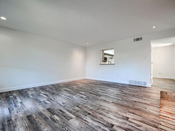 557  Trailcrest Drive , Garland Texas 75043