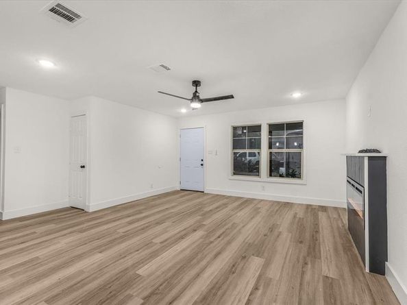 929  Glen Garden Drive , Fort Worth Texas 76104