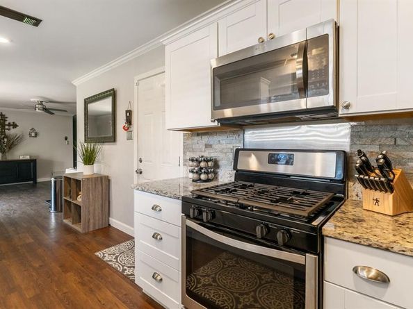 425  Glenhaven Drive , Azle Texas 76020
