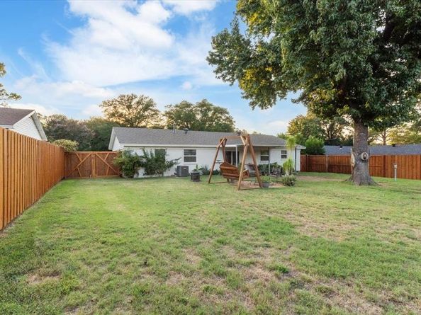 425  Glenhaven Drive , Azle Texas 76020