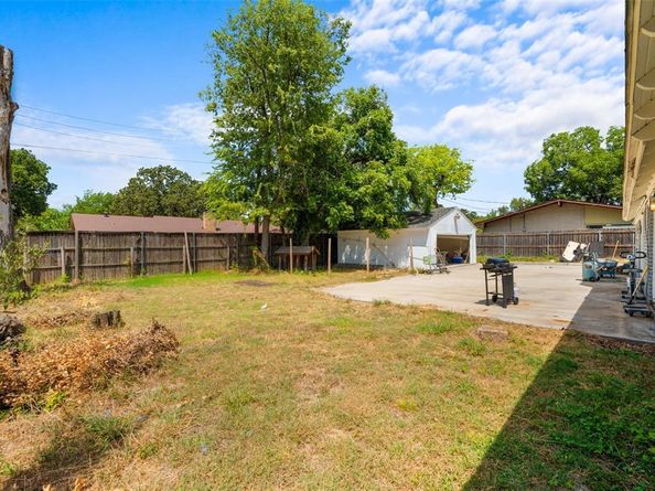 2405  Summit Drive , Irving Texas 75062