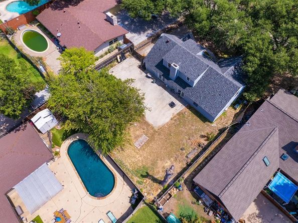 2405  Summit Drive , Irving Texas 75062