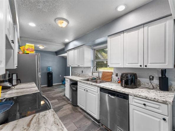 2405  Summit Drive , Irving Texas 75062