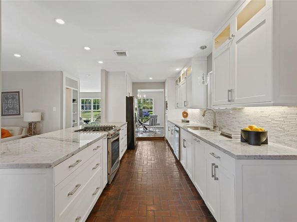 9531  Vinewood Drive , Dallas Texas 75228