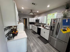 407 S Garrett Avenue , Dallas Texas 75223