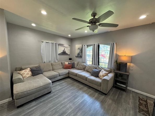 407 S Garrett Avenue , Dallas Texas 75223